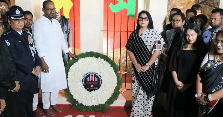 ভাষা শহিদদের প্রতি শ্রদ্ধা নিবেদন করছেন প্রতিমন্ত্রী টুকু